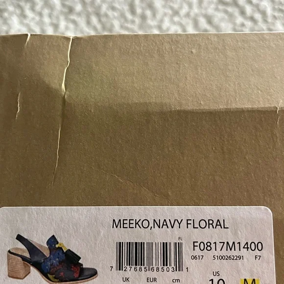 Dr. Scholl’s Meeko, Navy Floral, 3” Stacked Heel Sandal, Size 10 - Picture 2 of 6